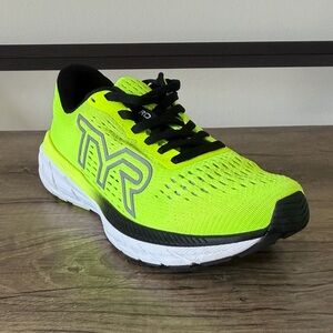 TYR Unisex Bright Yellow Athletic Shoes size M 9/ W 10.5